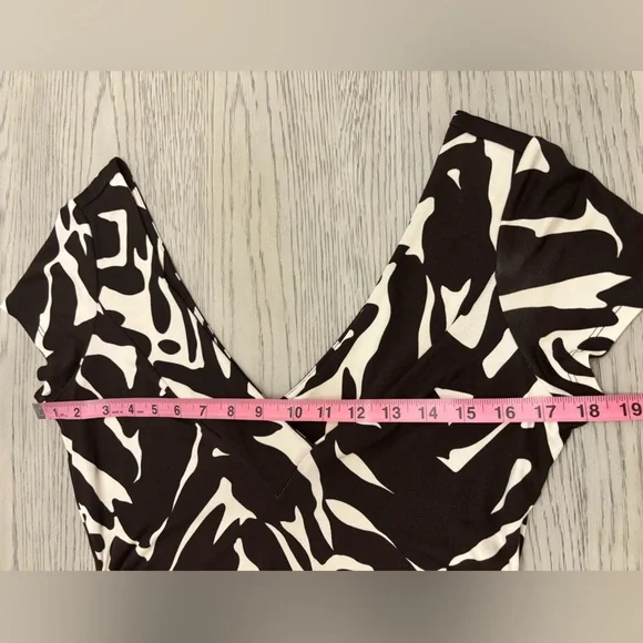 Diane Von Furstenberg Vintage Brown & Ivory Silk Abstract Dress Size 8. - Picture 8 of 10